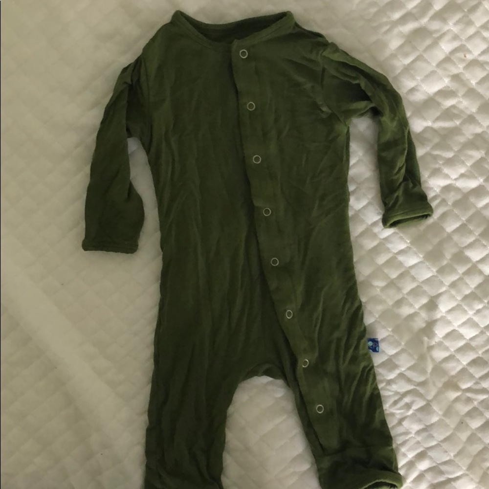KicKee Pants one pice pj, not a footie 0-3 Month